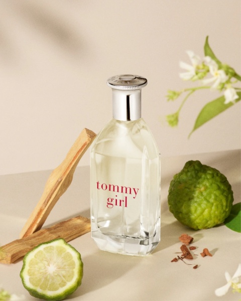 Tommy Hilfiger Tommy Girl Woda Toaletowa dla Kobiet 50 ml – Klasyka Świeżości