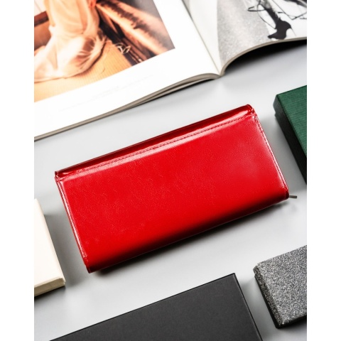 Duży, czerwony portfel damski ze skóry naturalnej i ekologicznej wyposażony w system RFID - Rovicky